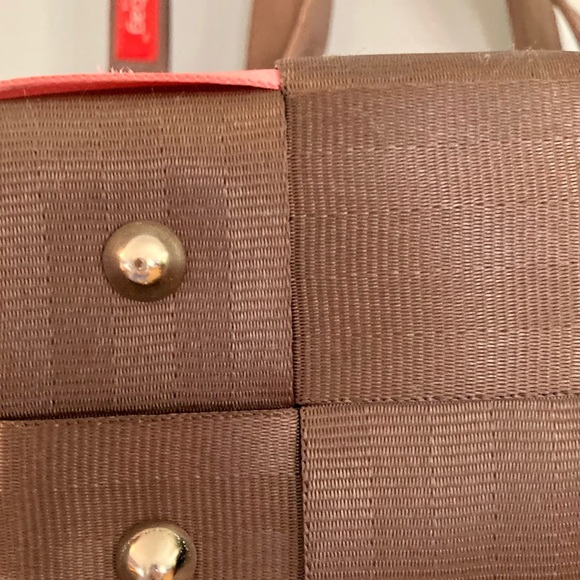 EUC Harvey’s Seatbelt Ltd. Neapolitan - Picture 2 of 3